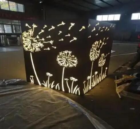 十月田镇耐候钢灯箱